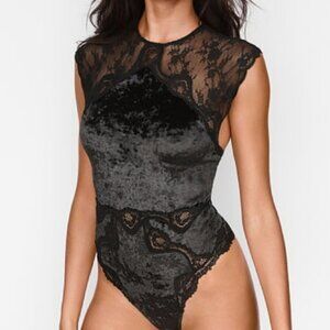VS M VERY SEXY VELVET TEDDY BODYSUIT LINGERIE HIGH NECK CHANTILLY LACE